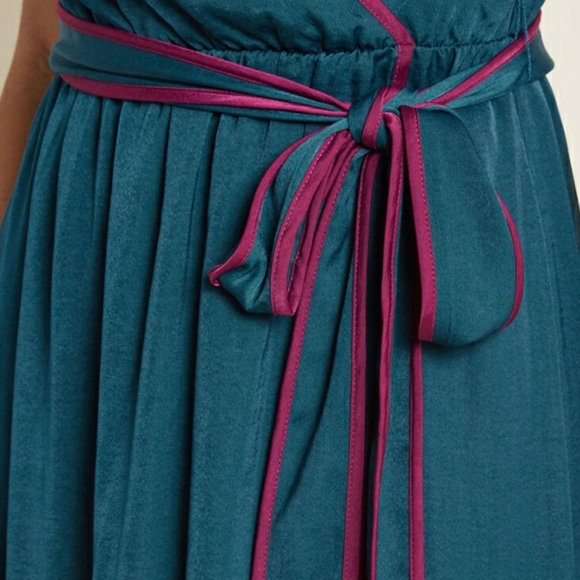 MODCLOTH FAUX WRAP GATHERED V NECK MAXI DRESS - Picture 4 of 4